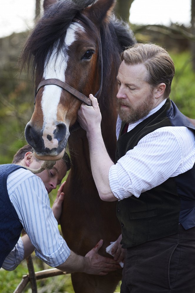 All Creatures Great and Small - Season 4 - Episode 3 - Tournage - Nicholas Ralph, Samuel West
