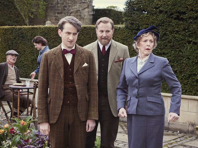 All Creatures Great and Small - Episode 3 - Film - James Anthony-Rose, Samuel West, Patricia Hodge