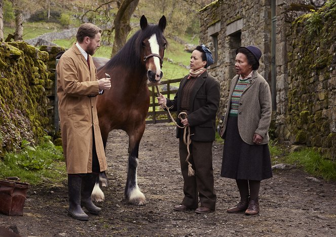 All Creatures Great and Small - Season 4 - Episode 3 - Photos - Samuel West, Cat Simmons, Cleo Sylvestre