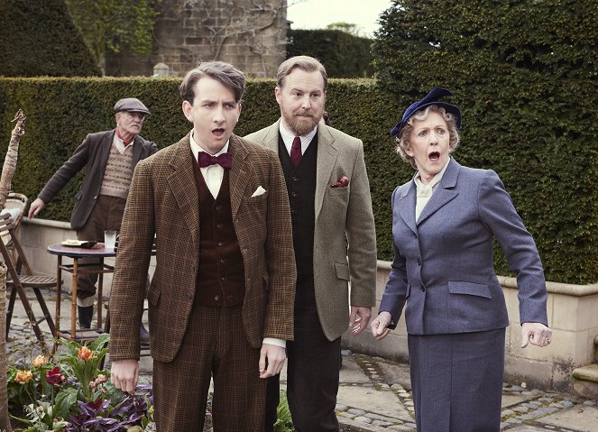 All Creatures Great and Small - Season 4 - Episode 3 - Photos - James Anthony-Rose, Samuel West, Patricia Hodge