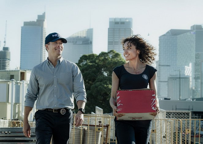 NCIS: Sydney - Gone Fission - Filmfotók - Todd Lasance, Olivia Swann