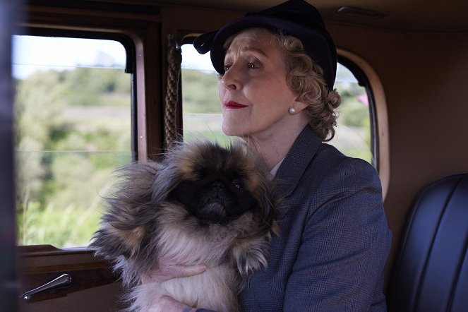 All Creatures Great and Small - Season 4 - Episode 5 - Photos - Patricia Hodge