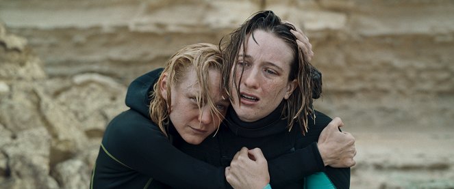The Dive - Van film - Louisa Krause, Sophie Lowe