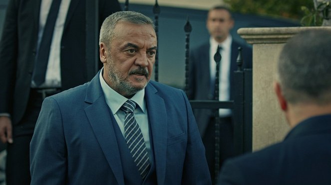 Eşkiya Dünyaya Hükümdar Olmaz - Episode 6 - De la película