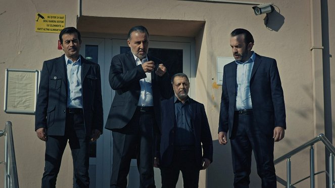 Eşkiya Dünyaya Hükümdar Olmaz - Season 3 - Episode 11 - De la película