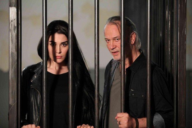 Eşkiya Dünyaya Hükümdar Olmaz - Episode 24 - De la película