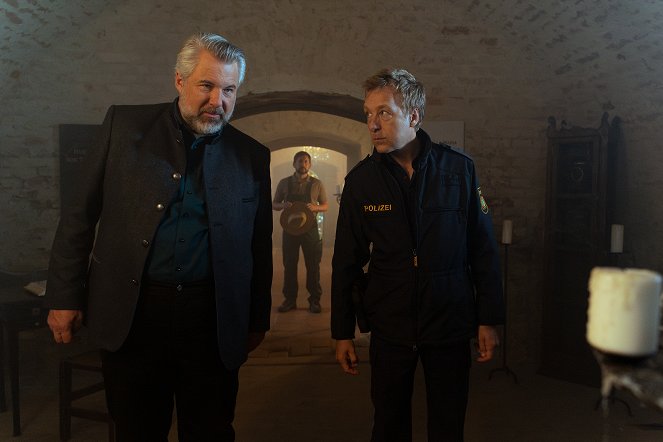 Die Rosenheim-Cops - Season 23 - Adel verpflichtet - Film