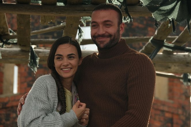 Ateş Kuşları - Episode 11 - Photos - Hande Soral, Görkem Sevindik