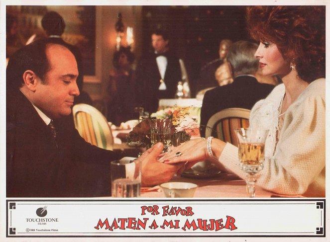 Y a-t-il quelqu'un pour tuer ma femme ? - Cartes de lobby - Danny DeVito, Anita Morris