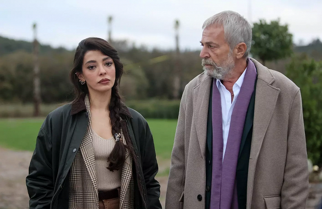 Aile - Episode 9 - De la película - Selin Şekerci, Musa Uzunlar