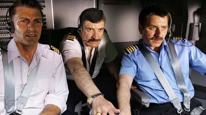 Mayday - Alarm im Cockpit - Season 3 - Angriff über Bagdad - Filmfotos - Hrant Alianak