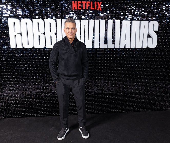 Robbie Williams - Z akcií - The launch of the Robbie Williams pop up in Covent Garden to celebrate his Netflix documentary, “Robbie Williams” at the London Film Museum on November 1, 2023 in London, England