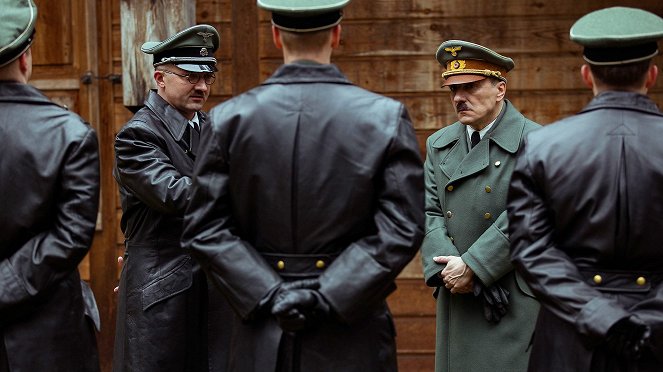 Narodziny nazizmu - Dictators at War - The Home Front - Z filmu