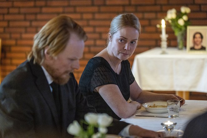 Korvessa kulkevi - Siunatut - De la película - Joose Mikkonen, Hanna Vahtikari