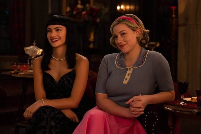 Riverdale - Chapter One Hundred Thirty-Seven: Goodbye, Riverdale - Photos - Camila Mendes, Lili Reinhart