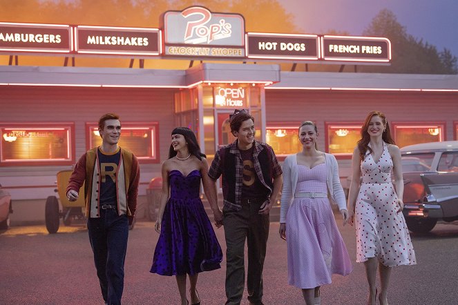 Riverdale - Chapter One Hundred Thirty-Seven: Goodbye, Riverdale - Photos - K.J. Apa, Camila Mendes, Cole Sprouse, Lili Reinhart, Madelaine Petsch