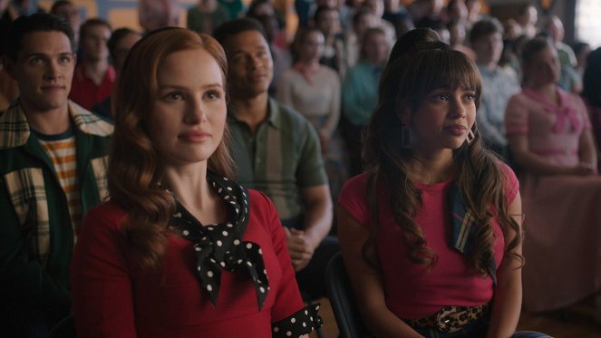 Riverdale - Season 7 - Chapter One Hundred Thirty-Six: The Golden Age of Television - Photos - Madelaine Petsch, Vanessa Morgan