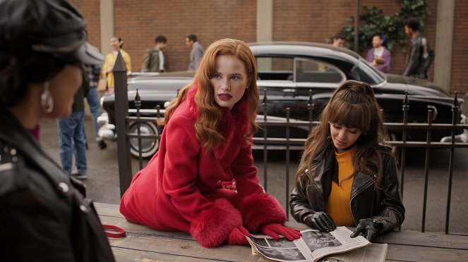 Riverdale - Chapter One Hundred Thirty-Three: Stag - Filmfotók - Madelaine Petsch, Vanessa Morgan