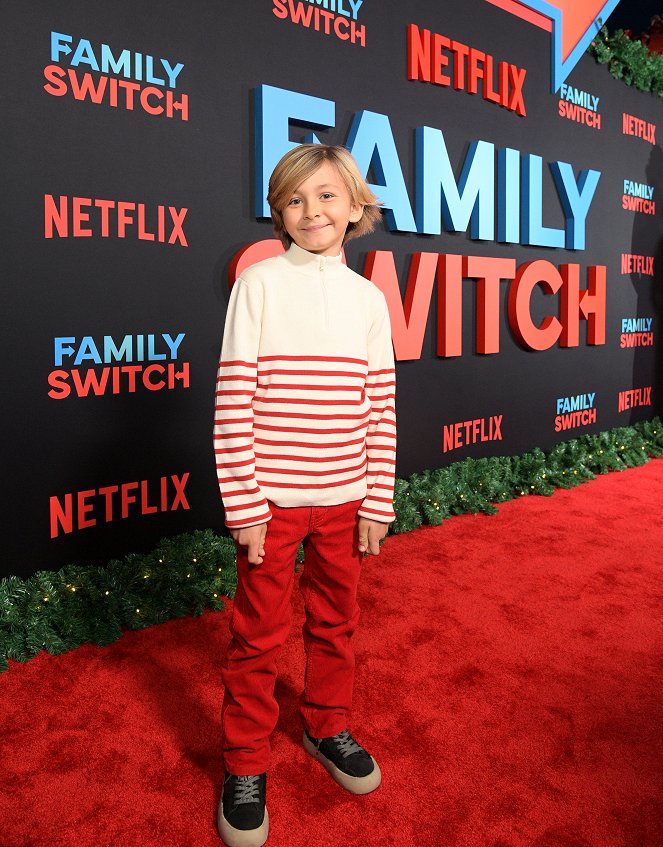 Family Switch - Veranstaltungen - Netflix's "Family Switch" Los Angeles Premiere at The Grove on November 29, 2023 in Los Angeles, California.