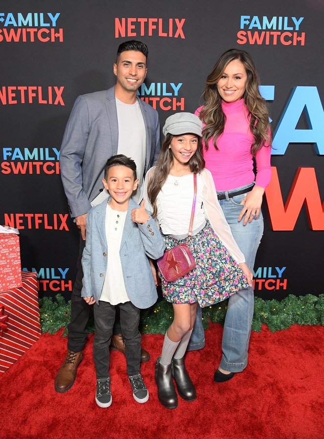 Familia revuelta - Eventos - Netflix's "Family Switch" Los Angeles Premiere at The Grove on November 29, 2023 in Los Angeles, California.