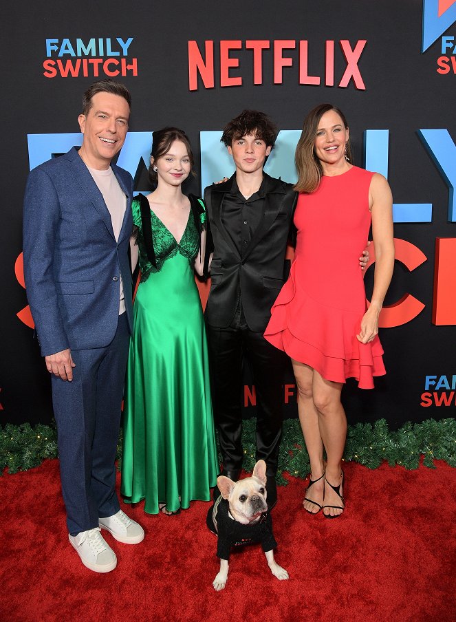 Rodzinne zamiany - Z imprez - Netflix's "Family Switch" Los Angeles Premiere at The Grove on November 29, 2023 in Los Angeles, California.