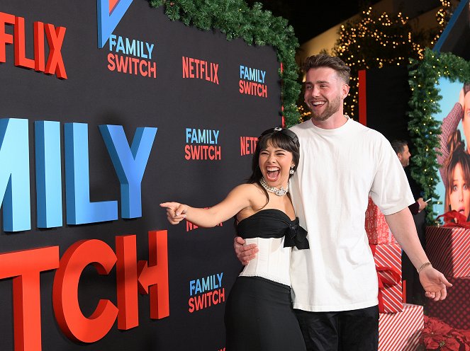 Rodzinne zamiany - Z imprez - Netflix's "Family Switch" Los Angeles Premiere at The Grove on November 29, 2023 in Los Angeles, California.