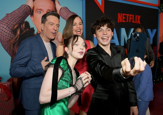 Troca em Família - De eventos - Netflix's "Family Switch" Los Angeles Premiere at The Grove on November 29, 2023 in Los Angeles, California.