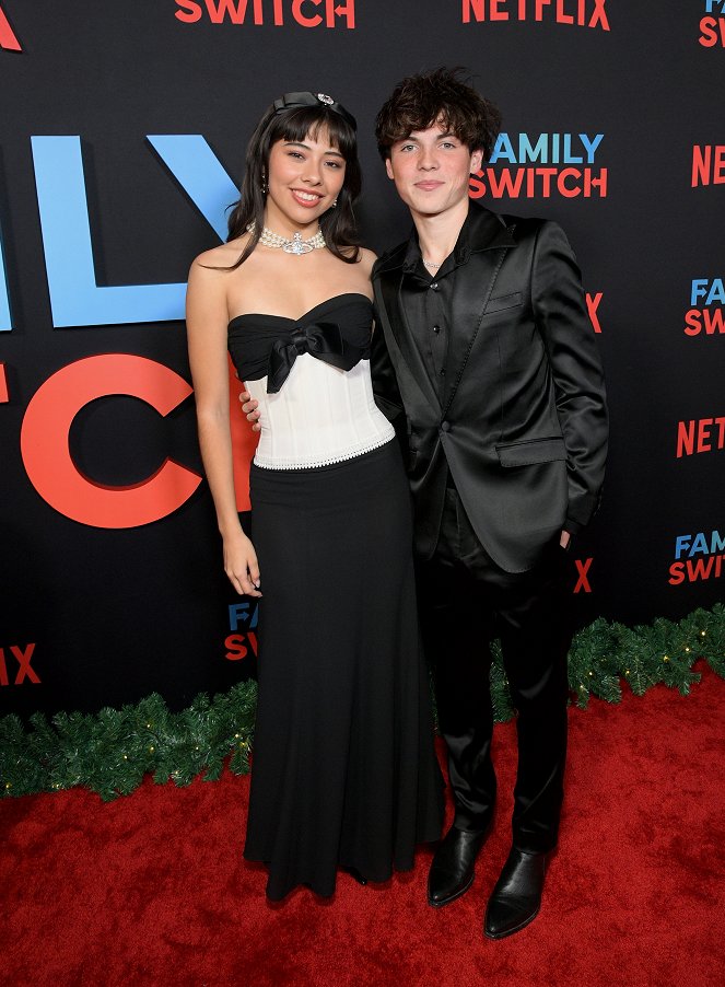 Familia revuelta - Eventos - Netflix's "Family Switch" Los Angeles Premiere at The Grove on November 29, 2023 in Los Angeles, California.