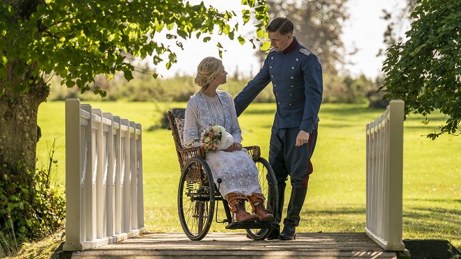 The Kiss - Photos - Clara Rosager, Esben Smed