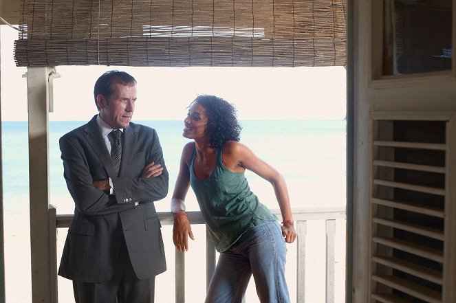 Death in Paradise - Season 1 - Promoción