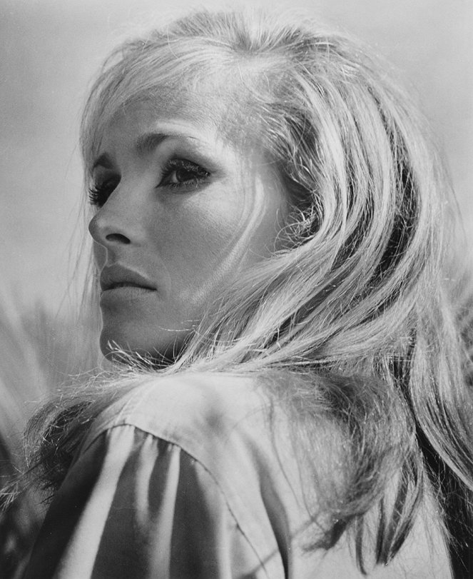 Once Before I Die - Filmfotos - Ursula Andress