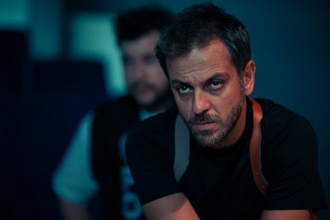 Ne Gemiler Yaktım - Episode 1 - Photos - Erkan Kolçak Köstendil