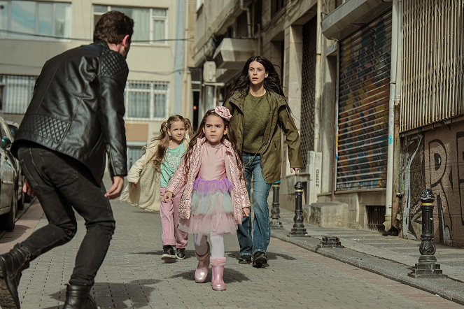 Ne Gemiler Yaktım - Episode 1 - Photos - Zuleyha Yıldız