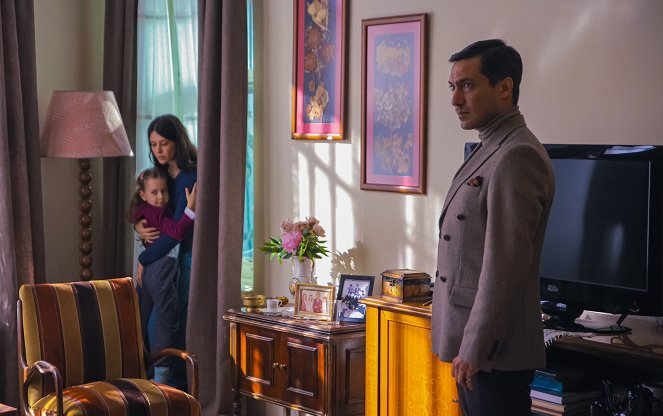 Ne Gemiler Yaktım - Episode 2 - Photos - Berk Hakman