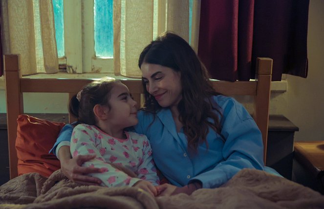 Ne Gemiler Yaktım - Episode 2 - De la película - Zuleyha Yıldız, Deniz Baysal