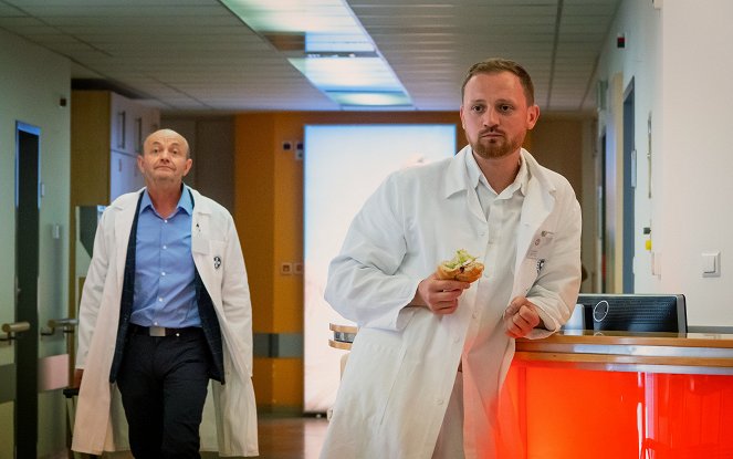 Smysl pro tumor - Epizoda 1 - De la película - Robert Nebřenský, Aleš Petráš