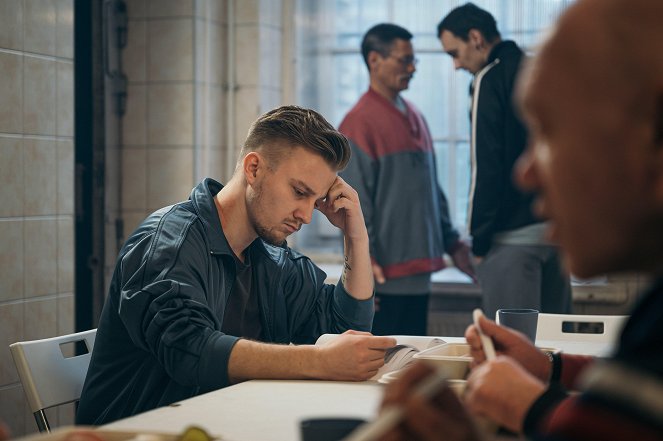 Aallonmurtaja - Season 4 - Vapaus on suuri vankila - Z filmu - Aleksi Kaukamo