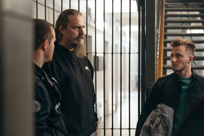 Aallonmurtaja - Season 4 - Vapaus on suuri vankila - De la película