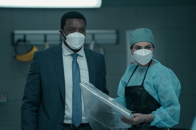 Coroner - Season 4 - Neighbourhood Watch - Photos - Roger Cross, Serinda Swan