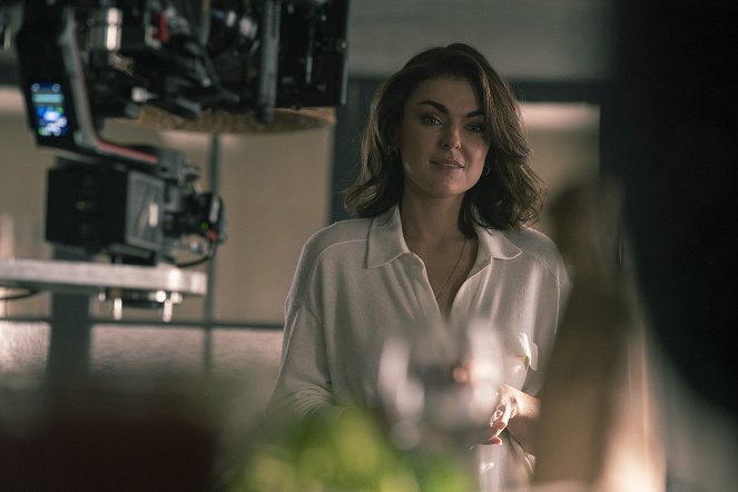 Coroner - Death Goes On - De filmagens - Serinda Swan