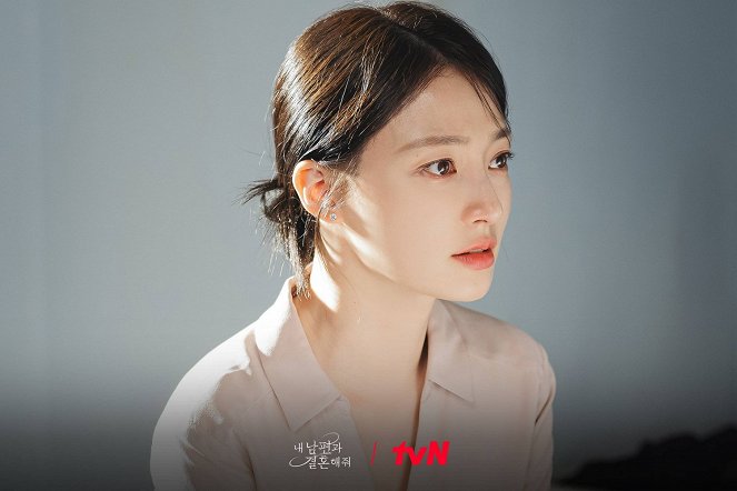 Nae Nampyeongwa Gyeolhonhaejwo - Lobbykarten - Ha-yoon Song