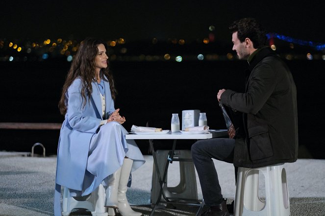 Altın Kafes - Episode 2 - De la película - Şifanur Gül
