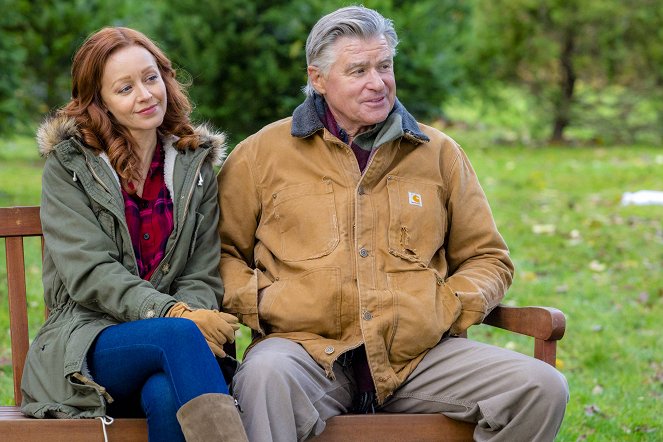 Rocky Mountain Christmas - Filmfotos - Lindy Booth, Treat Williams