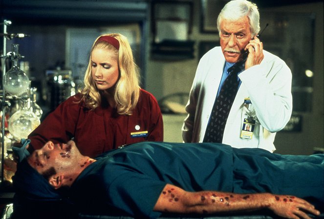 Diagnosis Murder - Season 6 - Blood Will Out - Photos - Daniel Riordan, Kim Little, Dick Van Dyke