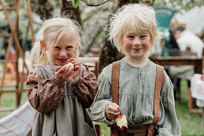 Levél Mikulásfalvára - Season 2 - Filmfotók - Lycke Matilda Galligani Ræder, Mikkel Lien Hanson