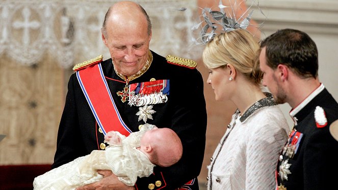 Folkets konge - Den nye storfamilien - Filmfotos - König Harald V.