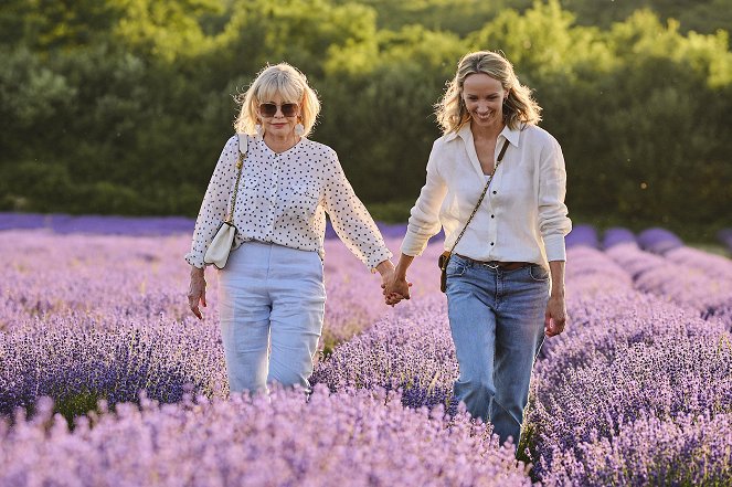 Runaway Mum - Photos - Jana Švandová, Petra Hřebíčková