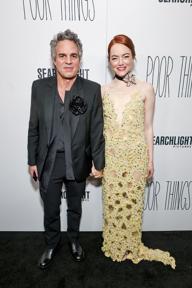 Poor Things - Tapahtumista - The Searchlight Pictures “Poor Things” New York Premiere at the DGA Theater on Dec 6, 2023 in New York, NY, USA - Mark Ruffalo, Emma Stone