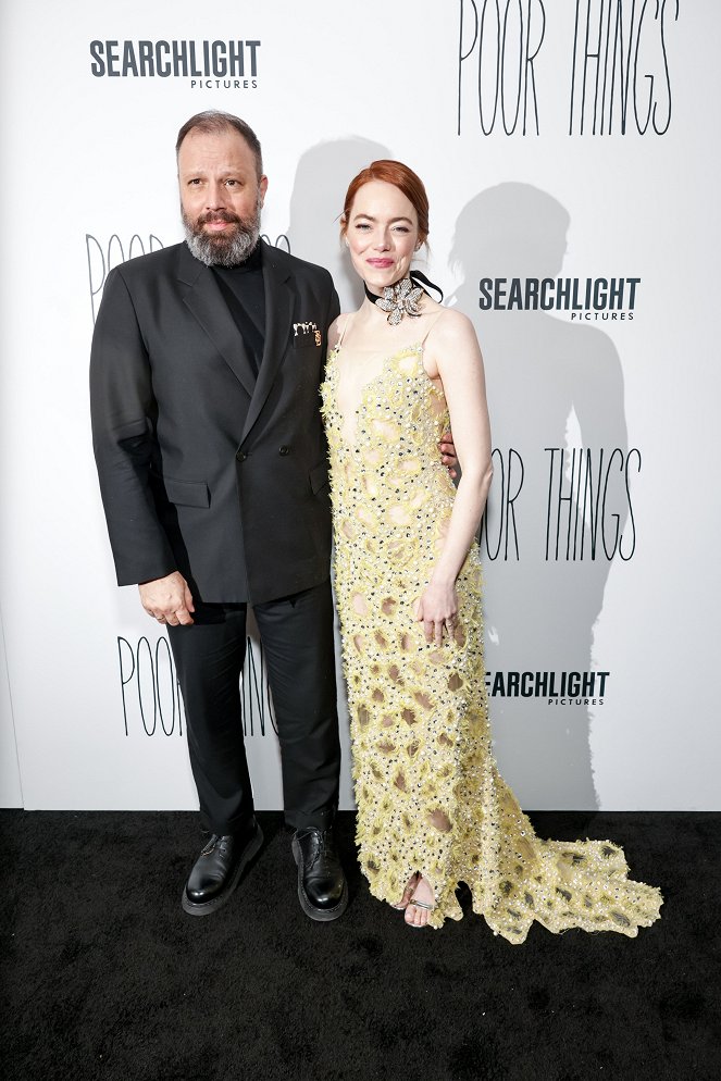 Chudiatko - Z akcií - The Searchlight Pictures “Poor Things” New York Premiere at the DGA Theater on Dec 6, 2023 in New York, NY, USA - Yorgos Lanthimos, Emma Stone