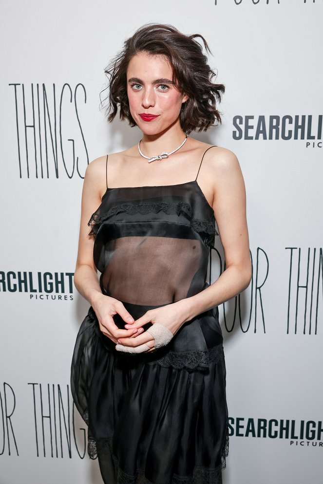 Pobres Criaturas - De eventos - The Searchlight Pictures “Poor Things” New York Premiere at the DGA Theater on Dec 6, 2023 in New York, NY, USA - Margaret Qualley